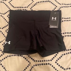 Under Armour heat gear compression mid rise short